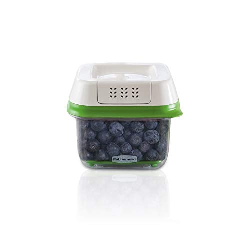 Book Cover Rubbermaid FreshWorks Produce Saver Food Storage Container, Small, 2.5 Cup, Green