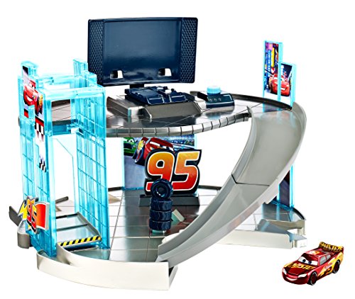 Book Cover Disney Pixar Cars 3 - Rust-eze Racing Center Playset