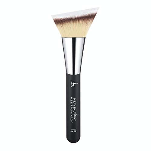 Book Cover IT Cosmetics Bye Bye Foundation Heavenly Luxe Foundation Brush No. 22